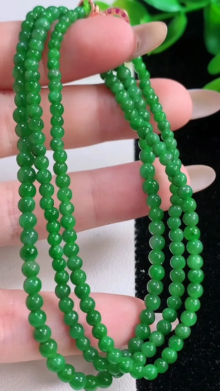 天然A货翡翠小米珠项链，尺寸3-192颗，重量:12.91g11月20日
工厂直销收藏佳品,种好水足，色泽均匀，有种有色，上手高大气！