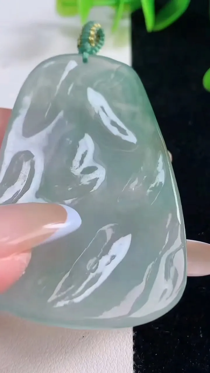 天然A货翡翠冰种双彩文殊菩萨吊坠，尺寸60.4-38.3-4.8，重量:26.74g
11月20日