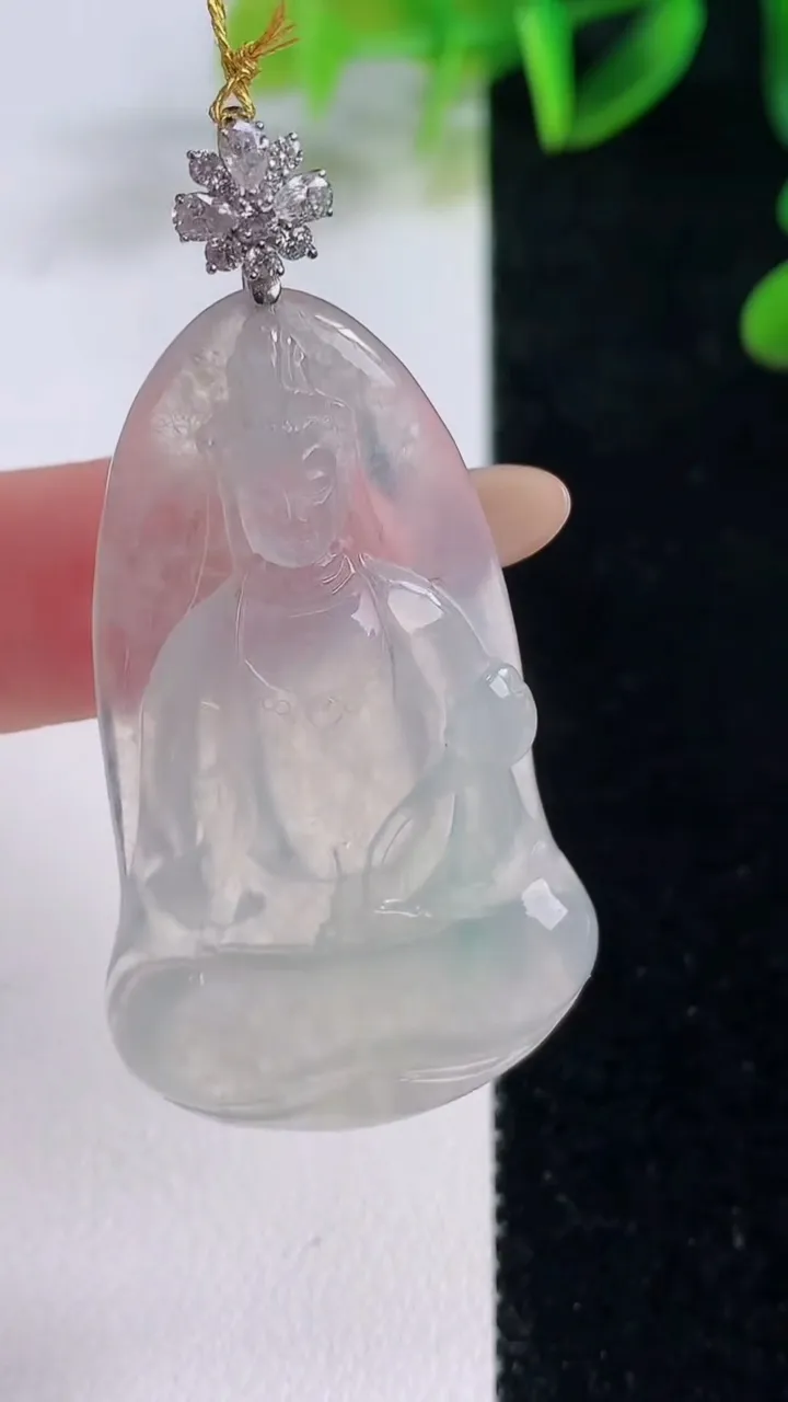天然A货翡翠观音菩萨吊坠，尺寸43.6-26-5，重量:10.84g
11月20日