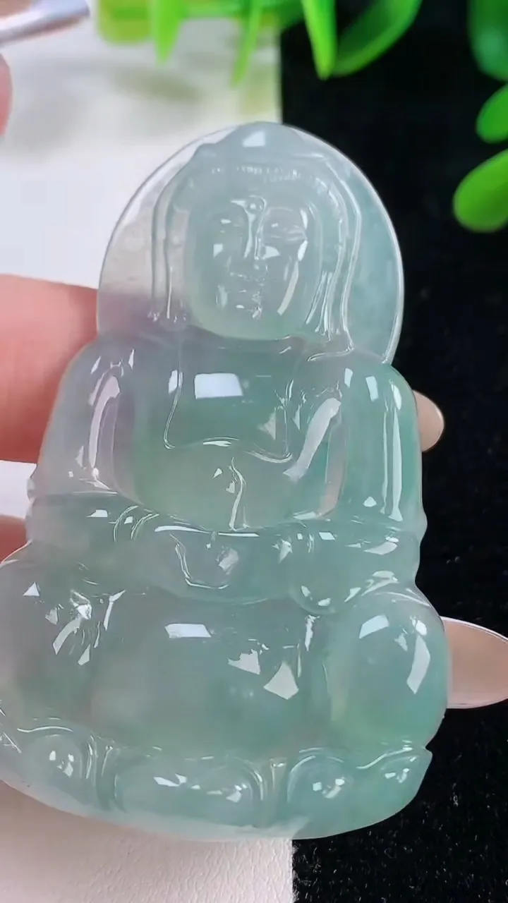 天然A货翡翠观音菩萨吊坠，尺寸62-39.3-5.6，重量:24.13g
11月20日
