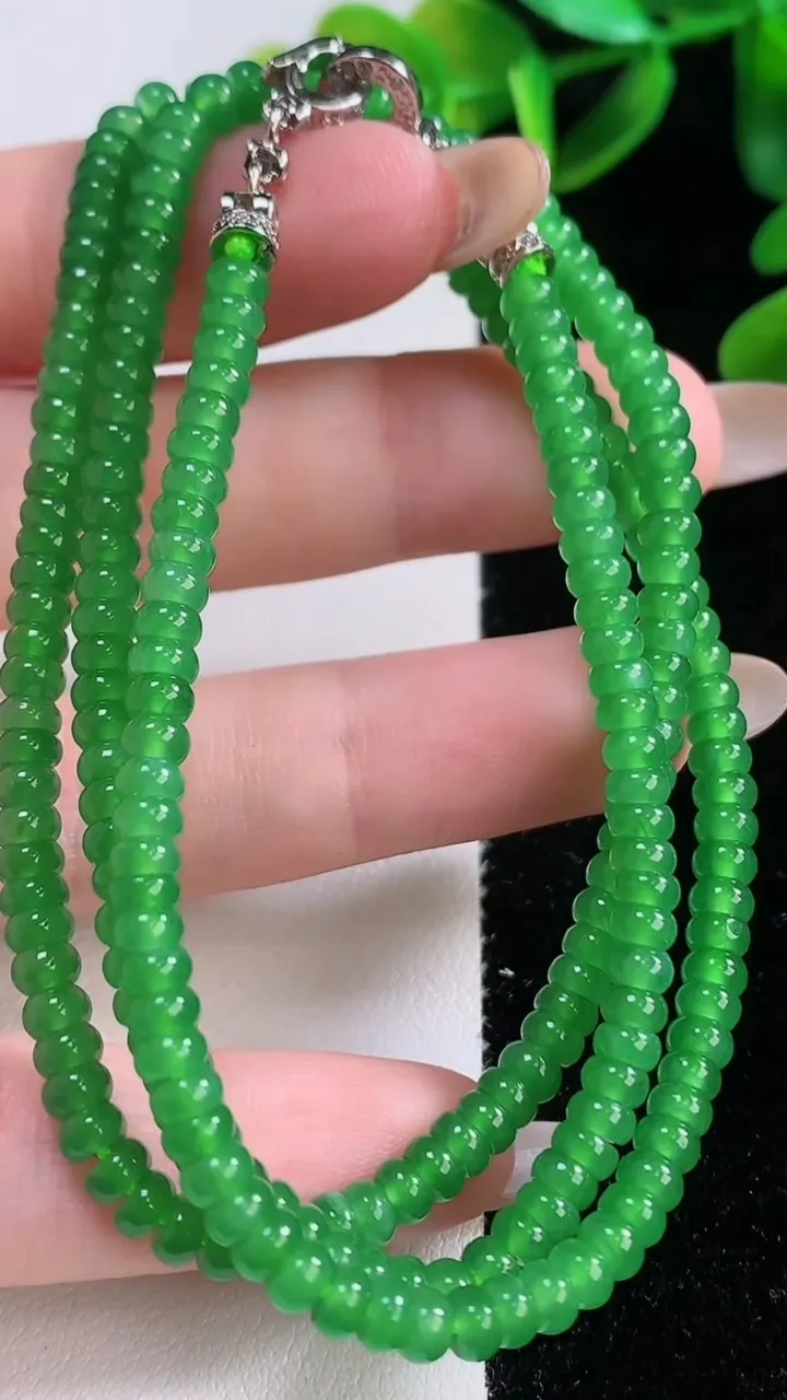 天然A货翡翠算盘珠项链，尺寸4-1.8-226颗，重量:20.30g11月20日
工厂直销收藏佳品,