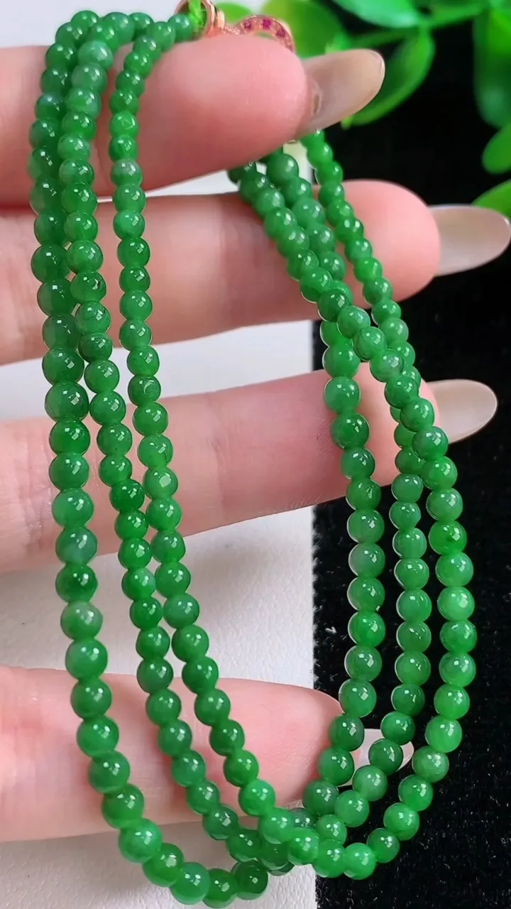天然A货翡翠小米珠项链，尺寸3-192颗，重量:12.91g11月20日
工厂直销收藏佳品,种好水足，色泽均匀，有种有色，上手高大气！
