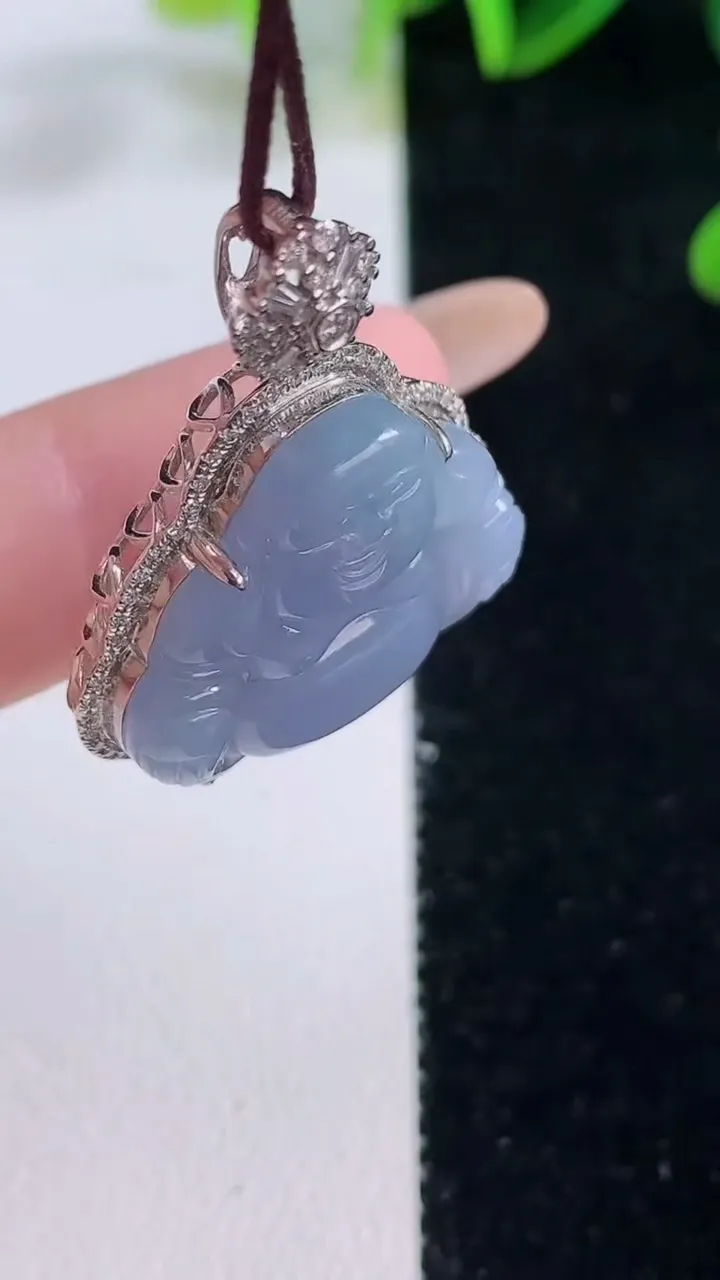 天然A货翡翠18K金紫罗兰佛公吊坠，尺寸32.3-24.8-9，裸石20.2-22.5重量:8.18g
11月20日