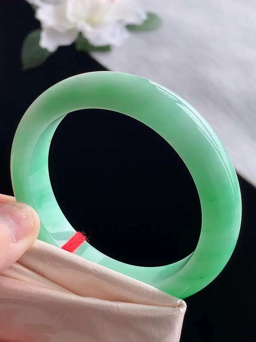 a货翡翠老坑冰种飘绿正装正圈手镯53-54圈口  尺寸53×11×8.8mm 1119