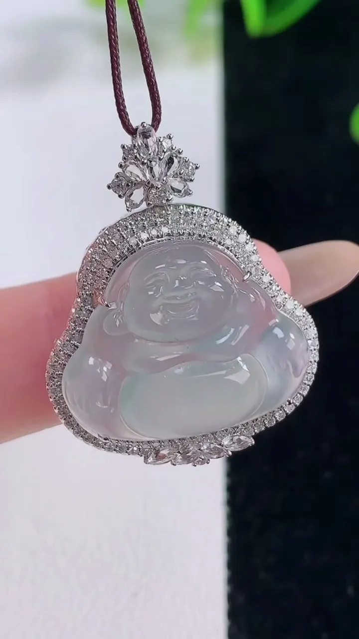 天然A货翡翠种白冰佛公吊坠，尺寸30-24.2-9.2，裸石17-21重量:4.55g
11月20日