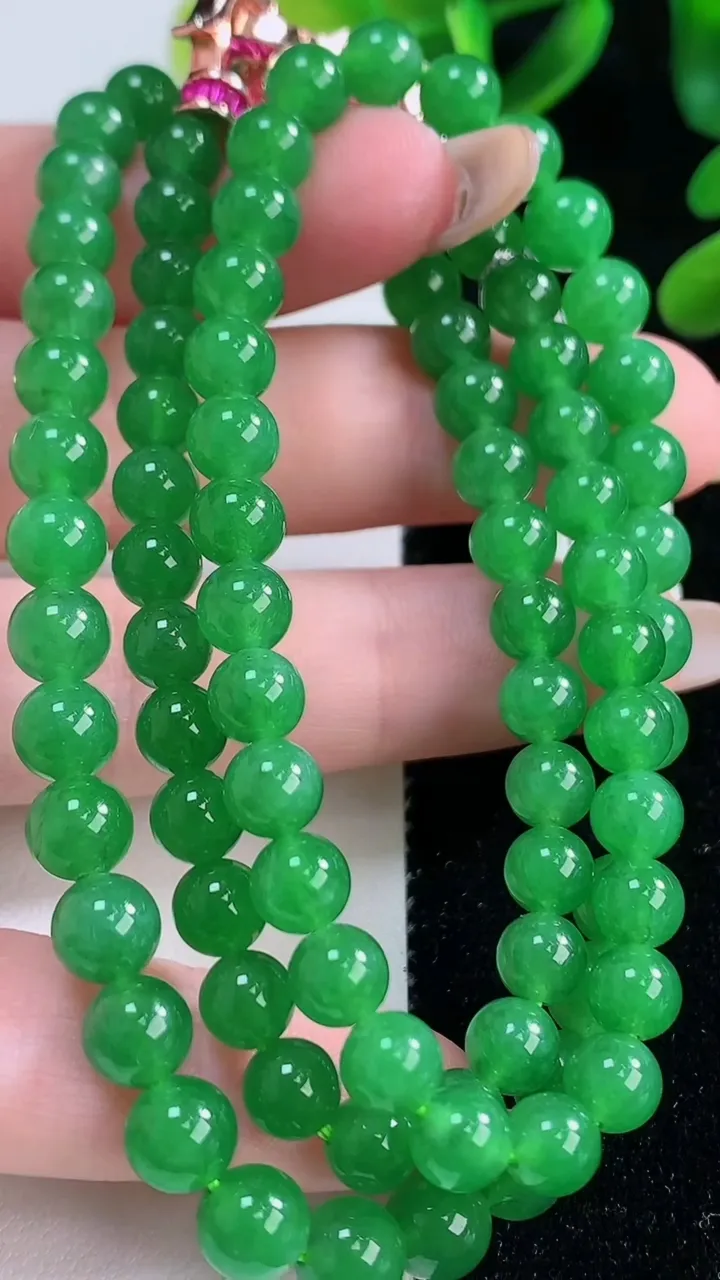 天然A货翡翠圆珠项链，尺寸5.8-90颗，重量:38.65g
11月20日