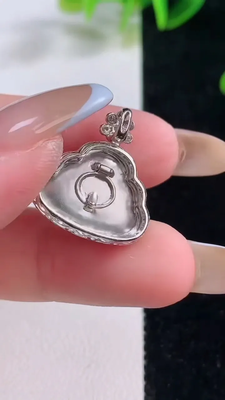 天然A货翡翠佛公吊坠，尺寸20.4-18.3-5.8，裸石12.2-16.4重量:2.41g
11月20日