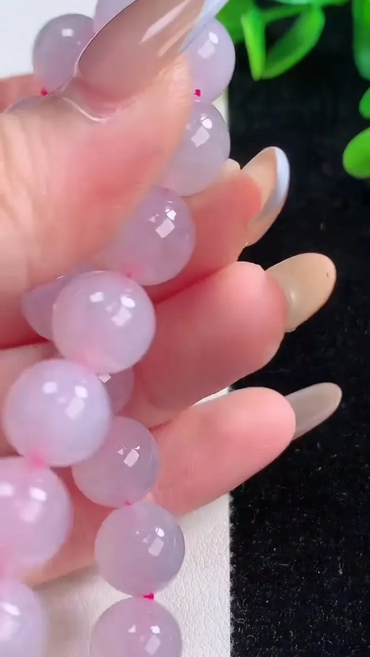 天然A货翡翠紫罗兰圆珠手串，尺寸11-18颗，重量:41.85g11月20日
工厂直销收藏佳品,种好水足，色泽均匀，有种有色，上手高大气！