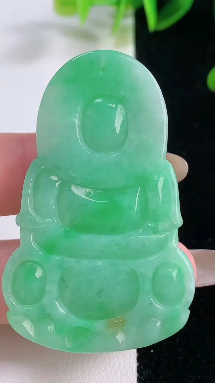 天然A货翡翠观音菩萨吊坠，尺寸53.6-34.4-5.8，重量:20.30g
11月20日