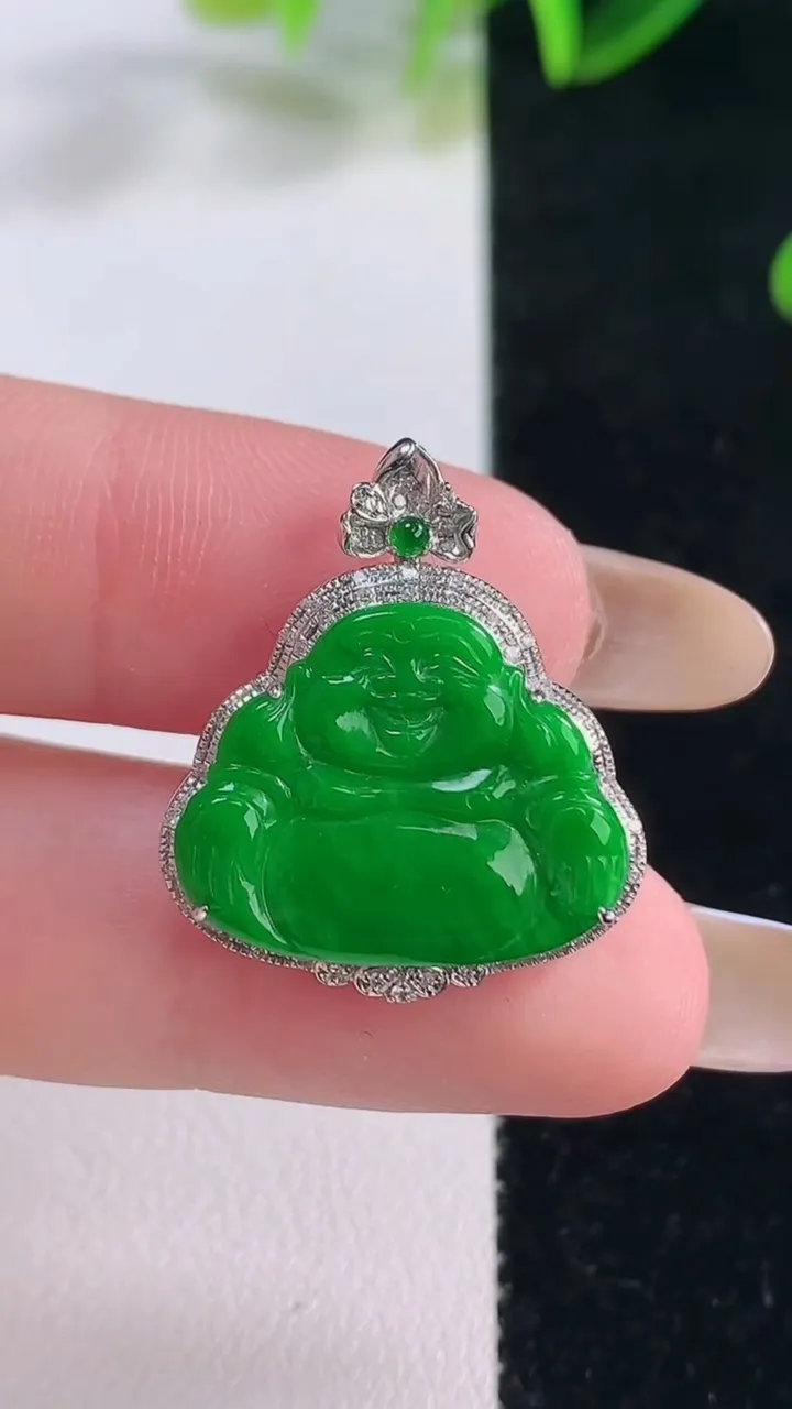 天然A货翡翠佛公吊坠，尺寸24.6-21.4-5.5，裸石15.6-19重量:2.46g
11月20日