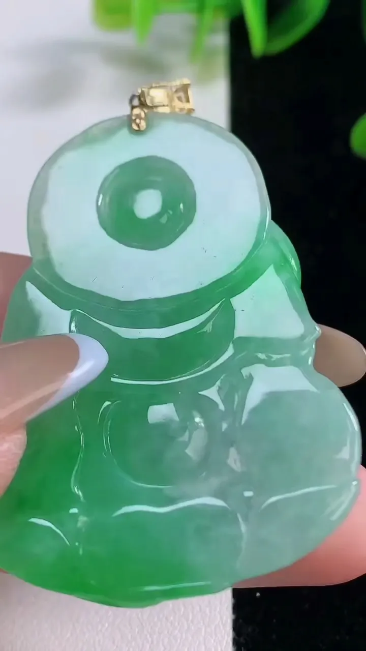 天然A货翡翠观音菩萨吊坠，尺寸53-37.5-5.3，重量:19.76g
11月20日