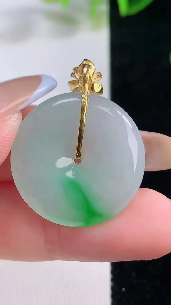 天然A货翡翠平安扣吊坠，尺寸24-4，重量:5.44g
11月20日