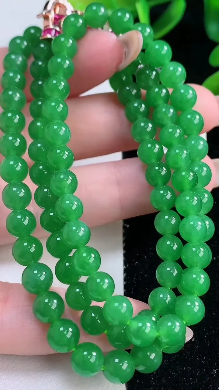 天然A货翡翠圆珠项链，尺寸5.8-90颗，重量:38.65g
11月20日