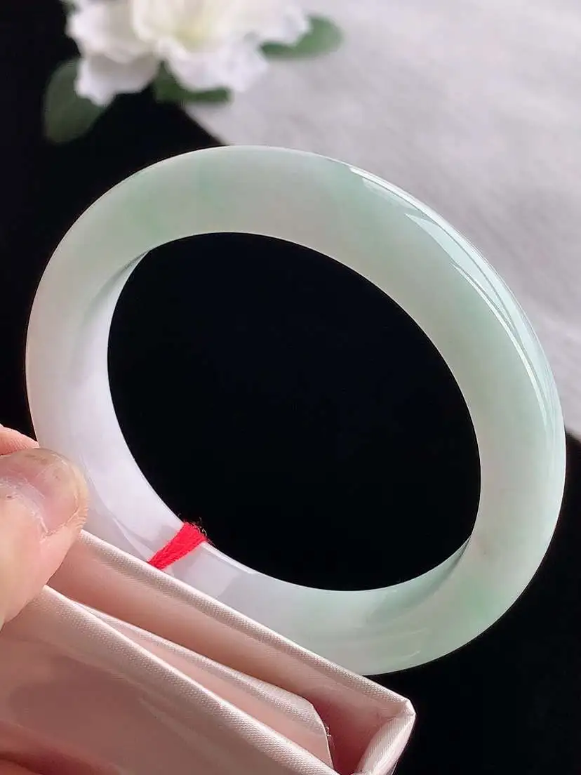 a货翡翠老坑冰种飘绿正装正圈手镯56-57圈口  尺寸56.7×12×8.8mm 1119