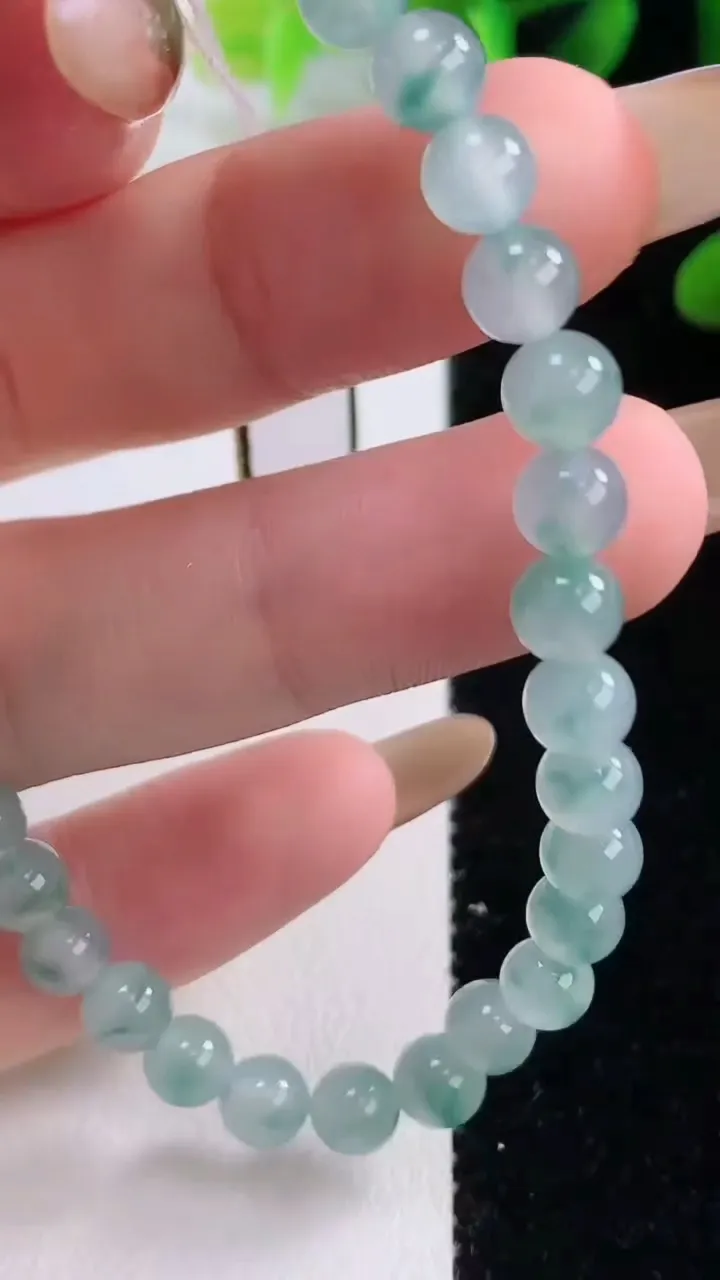 天然A货翡翠种飘花圆珠手串，尺寸5.5-34颗，重量:10.00g11月20日
工厂直销收藏佳品,种好水足，色泽均匀，有种有色，上手高大气！