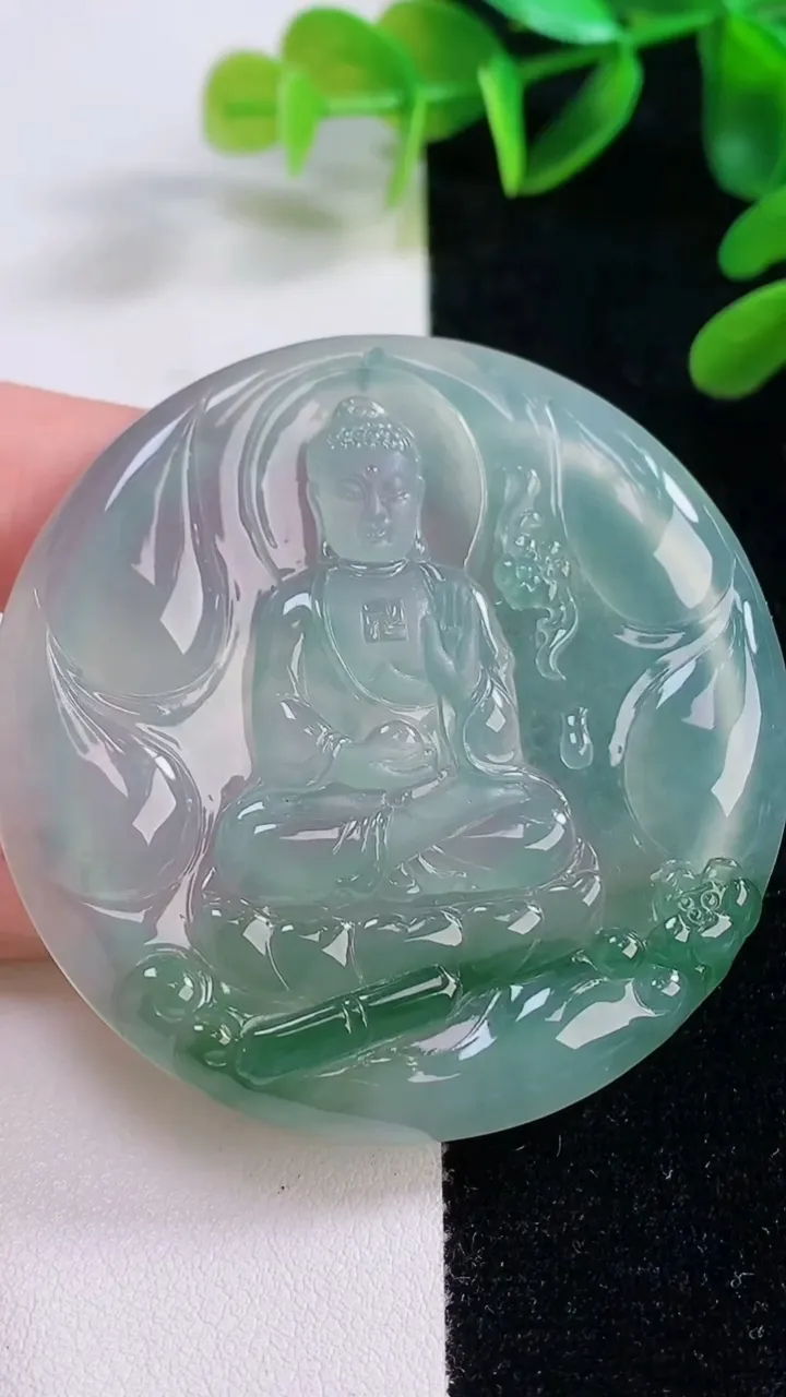 天然A货翡翠阿弥陀佛吊坠，尺寸55.3-6，重量:40.08g
11月20日