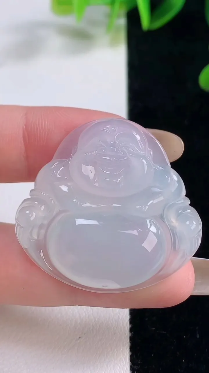 天然A货翡翠种白冰佛公吊坠，尺寸33.5-35.9-6，重量:11.00g
11月20日