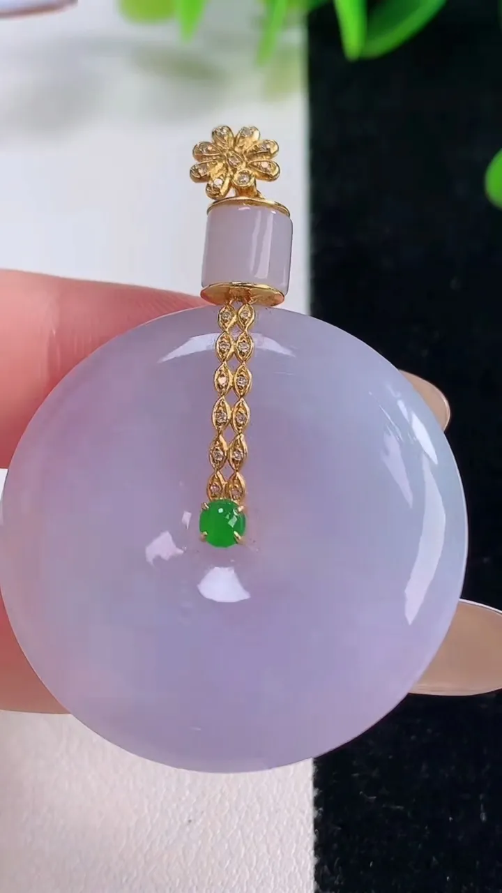 天然A货翡翠18K金紫罗兰平安扣吊坠，尺寸34-6，重量:16.62g
11月20日