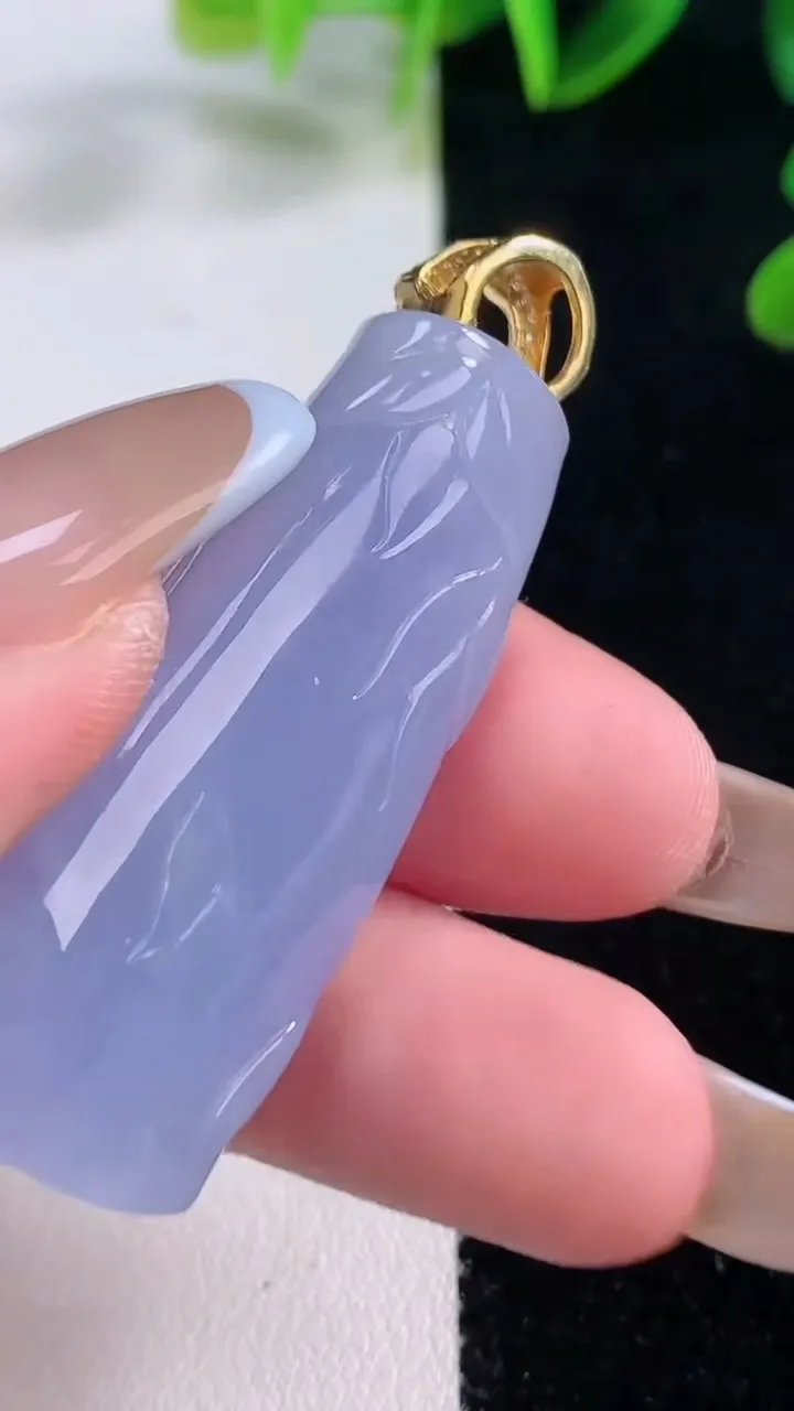 天然A货翡翠18K金紫罗兰节节高升 竹节吊坠，尺寸43.2-18.3-9.6，重量:19.48g
11月20日