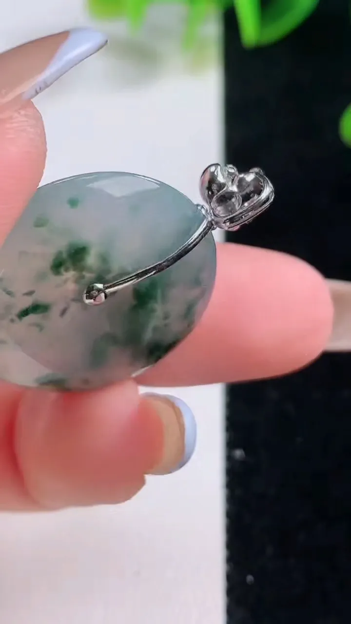 天然A货翡翠种飘花平安扣吊坠，尺寸24-4，重量:5.52g
11月20日