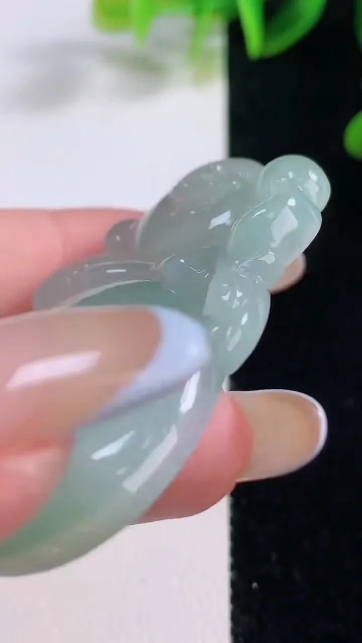 天然A货翡翠布袋佛吊坠，尺寸52.8-35.8-6.8，重量:20.22g
11月20日