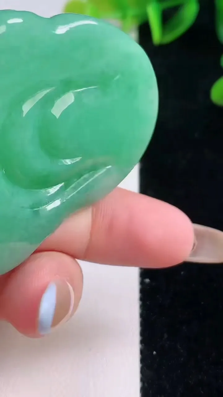 天然A货翡翠逍遥佛吊坠，尺寸52.6-40-11.4，重量:39.78g
11月20日