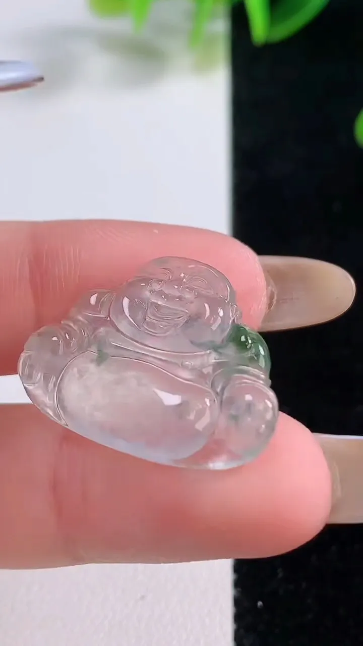 天然A货翡翠冰种飘花佛公镶嵌件，尺寸18.7-26-3.5，重量:2.93g
11月20日