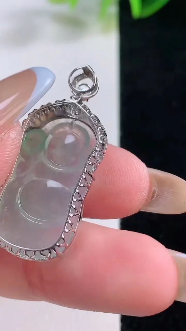 天然A货翡翠布袋佛吊坠，尺寸34-25.4-14.4-6.6，重量:3.47g
11月20日