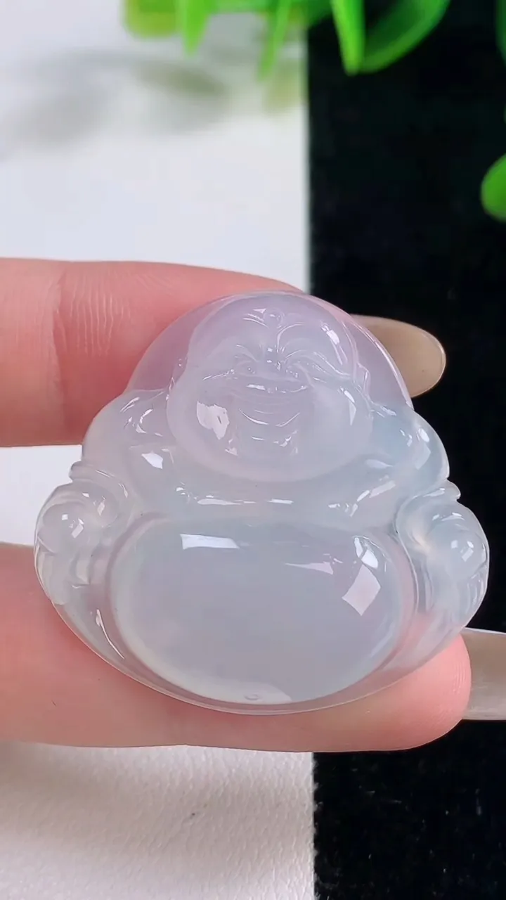 天然A货翡翠种白冰佛公吊坠，尺寸33.5-35.9-6，重量:11.00g
11月20日