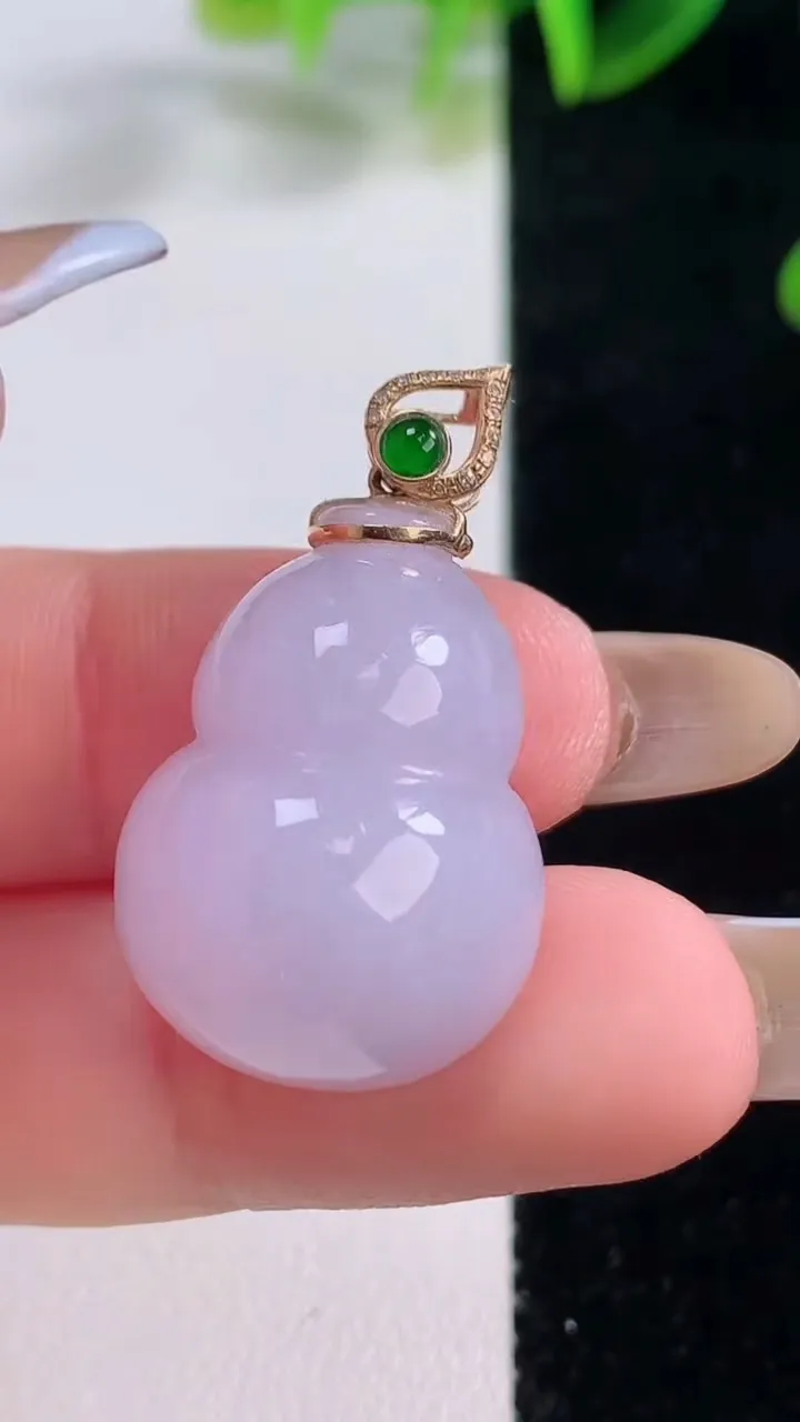 天然A货翡翠18K金紫罗兰葫芦吊坠，尺寸23.8-18-11.4，重量:8.21g
11月20日