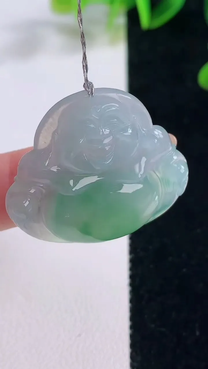 天然A货翡翠佛公吊坠，尺寸28.8-32.3-5.6，重量:18.15g
11月20日