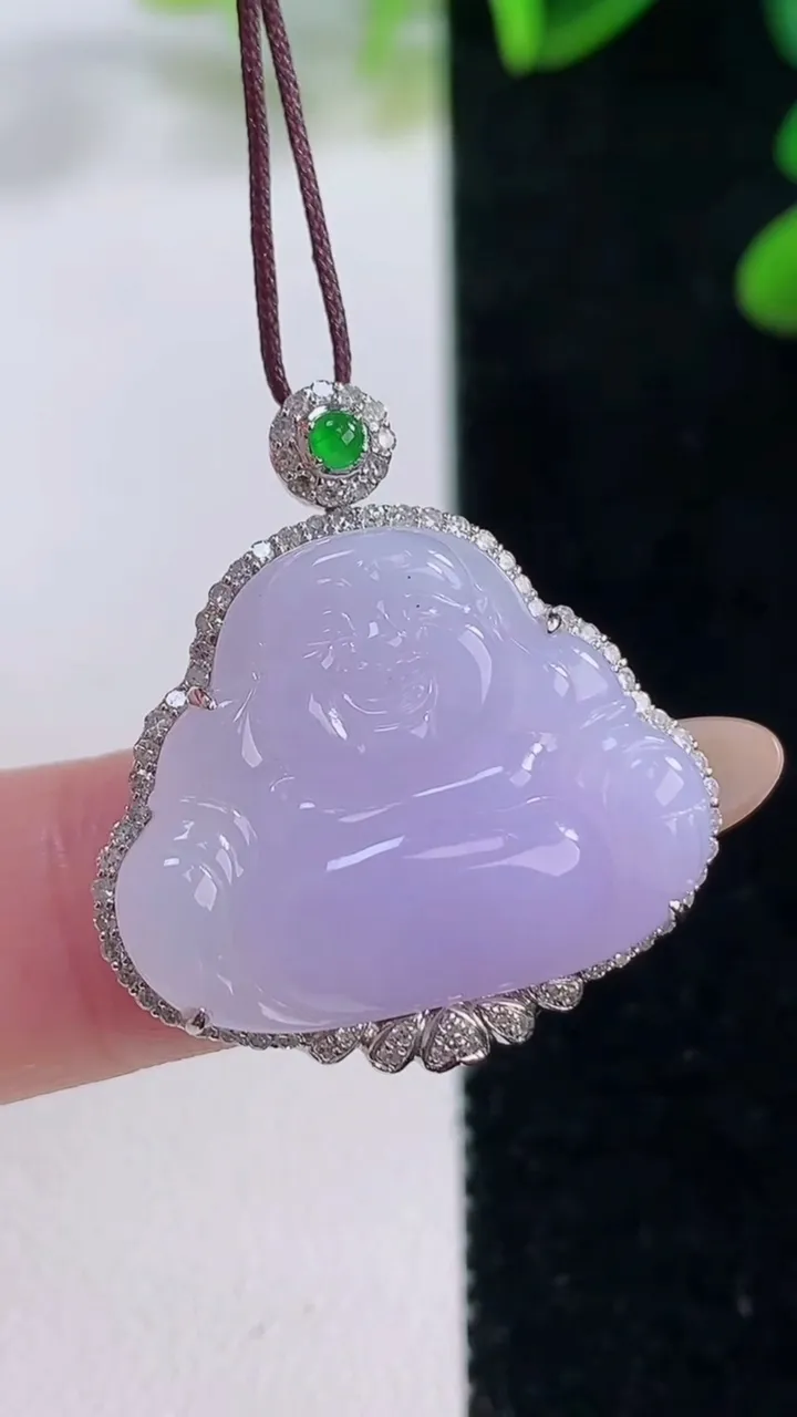 天然A货翡翠18K金紫罗兰佛公吊坠，尺寸27.2-24.8-6.8，裸石18.3-23重量:6.06g
11月20日