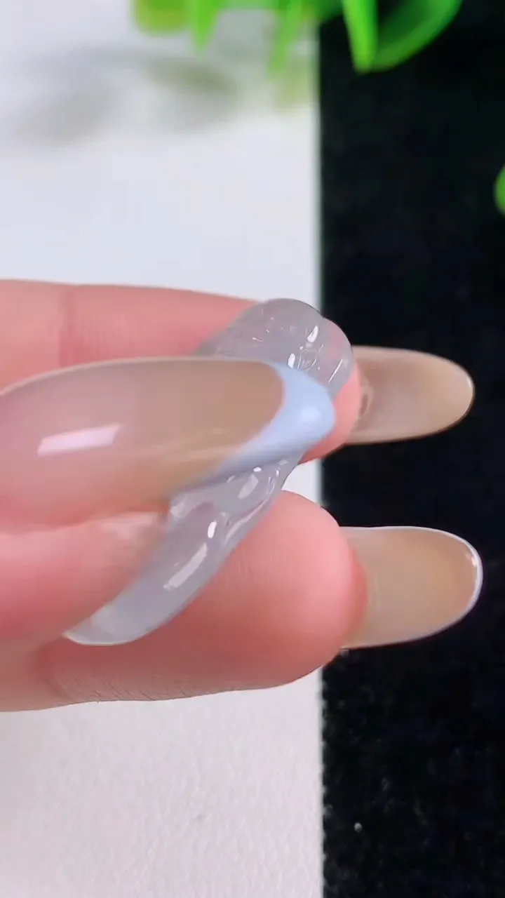 天然A货翡翠布袋佛吊坠，尺寸30-20.6-5，重量:5.40g
11月20日