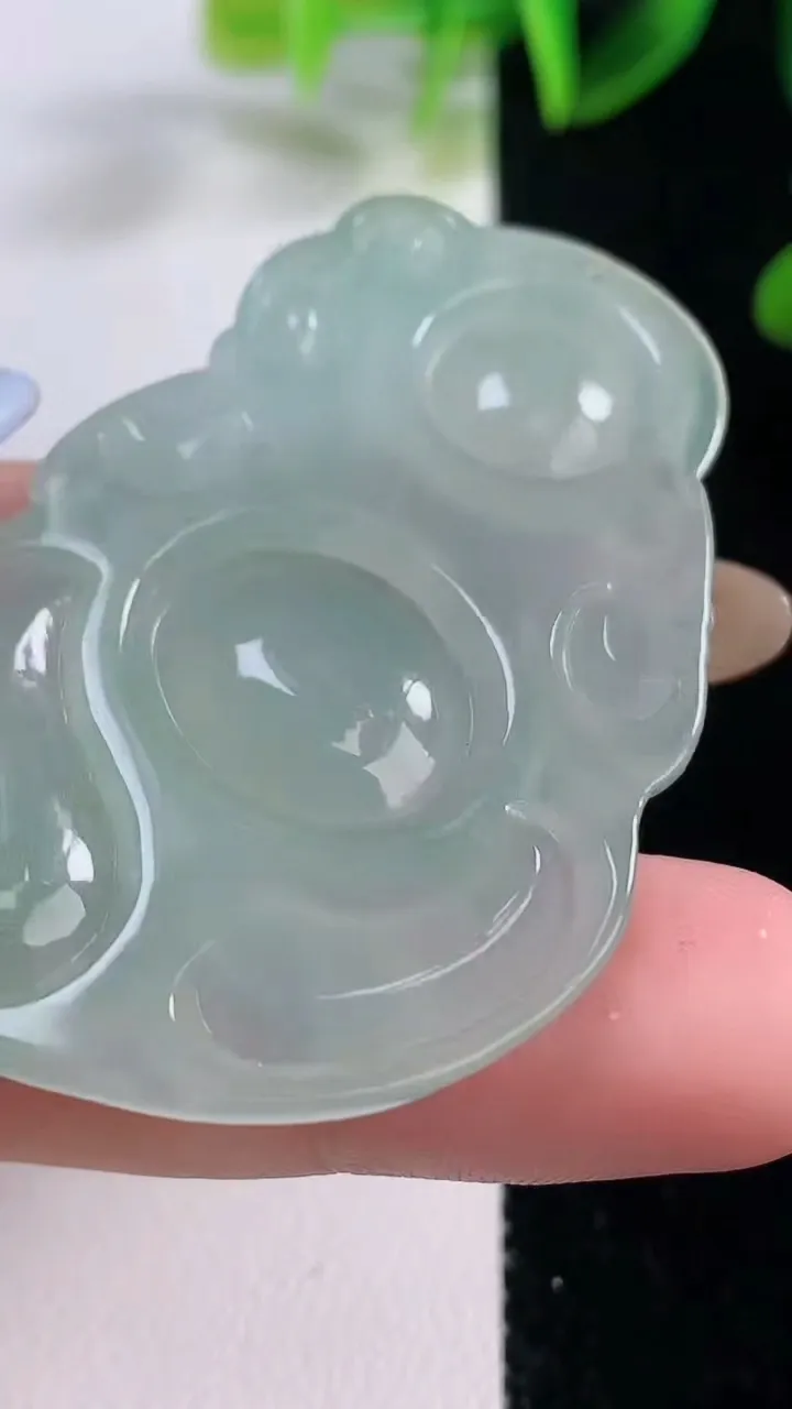 天然A货翡翠布袋佛吊坠，尺寸52.8-35.8-6.8，重量:20.22g
11月20日