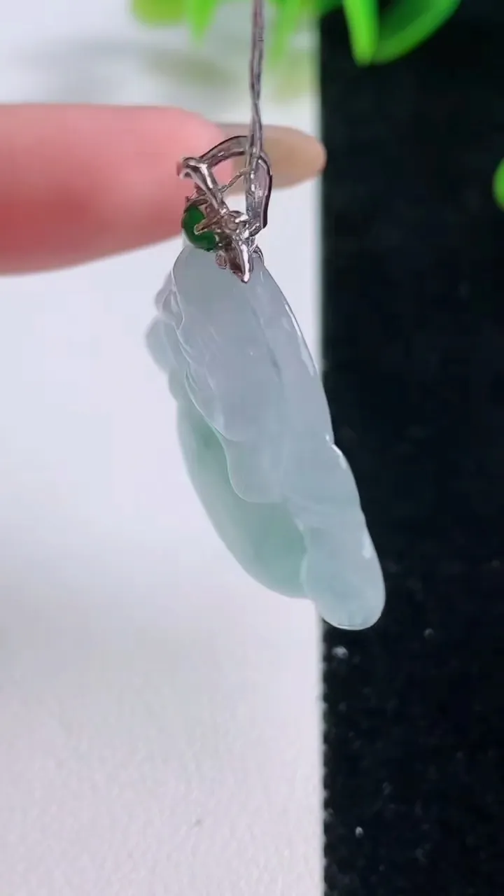 天然A货翡翠佛公吊坠，尺寸29-31.8-5.6，重量:8.68g
11月20日