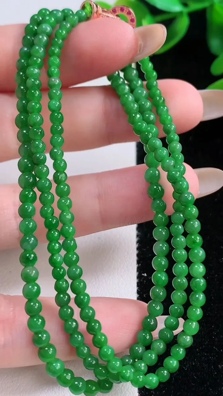 天然A货翡翠小米珠项链，尺寸3-192颗，重量:12.91g11月20日
工厂直销收藏佳品,种好水足，色泽均匀，有种有色，上手高大气！