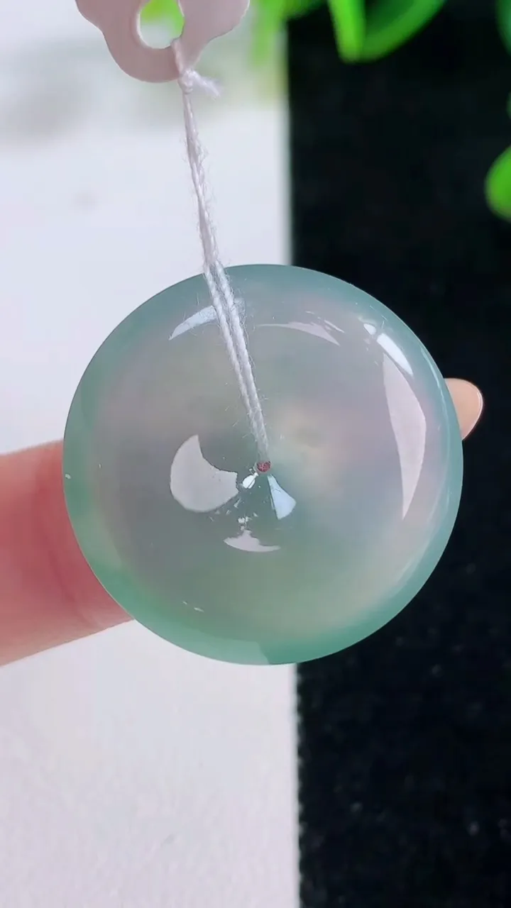 天然A货翡翠平安扣吊坠，尺寸25-6.3，重量:8.62g
11月20日