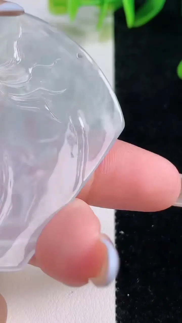 天然A货翡翠龙牌吊坠，尺寸54.6-42-4.6，重量:22.31g
11月20日