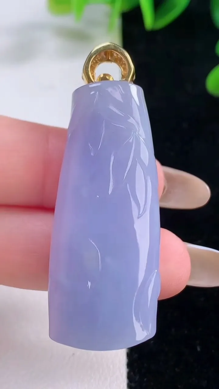 天然A货翡翠18K金紫罗兰节节高升 竹节吊坠，尺寸43.2-18.3-9.6，重量:19.48g
11月20日