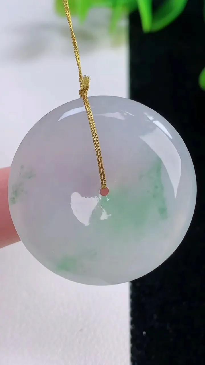 天然A货翡翠平安扣吊坠，尺寸32-6，重量:13.27g
11月20日