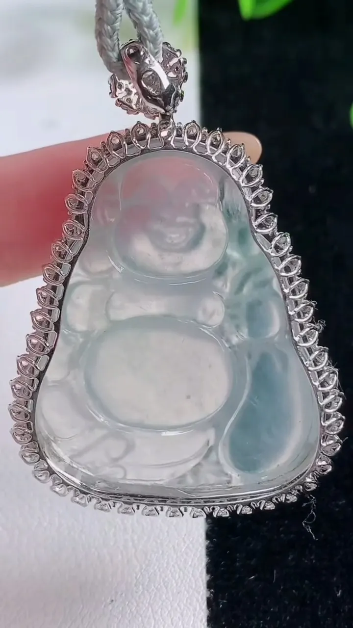 天然A货翡翠种白冰布袋佛吊坠，尺寸49-34.3-9.4，裸石36.3-30.2重量:14.27g
11月20日