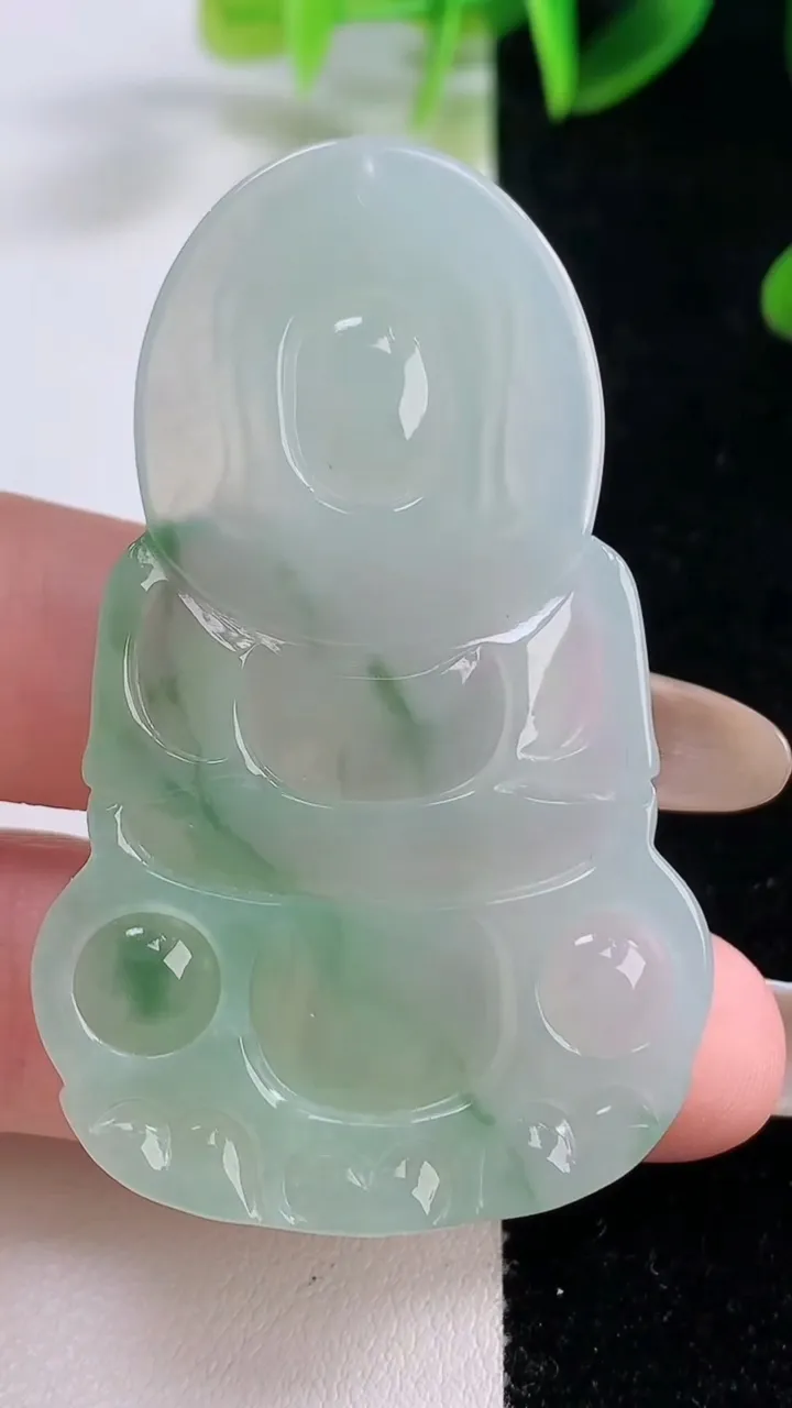 天然A货翡翠观音菩萨吊坠，尺寸55.7-34.8-5.7，重量:18.73g
11月20日