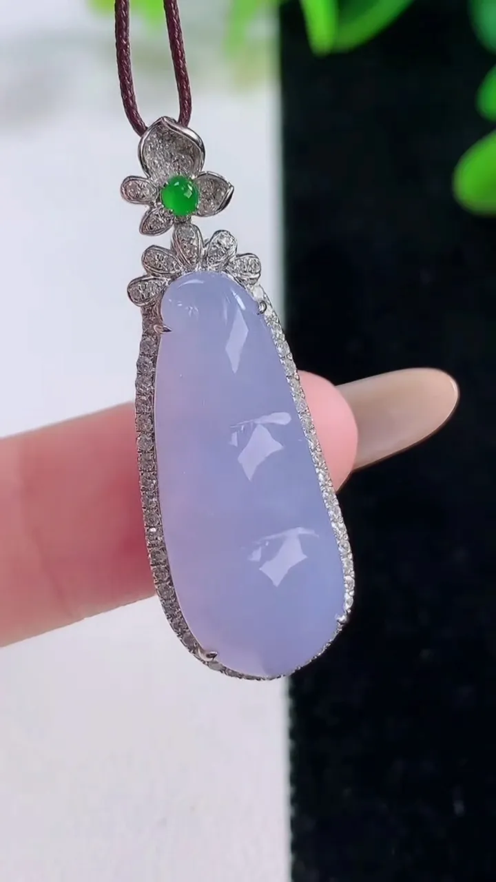 天然A货翡翠18K金紫罗兰福豆吊坠，尺寸35.4-12.5-7.3裸石25.2-10.2重量:4.8