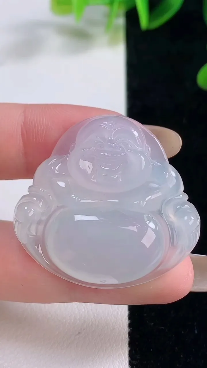 天然A货翡翠种白冰佛公吊坠，尺寸33.5-35.9-6，重量:11.00g
11月20日