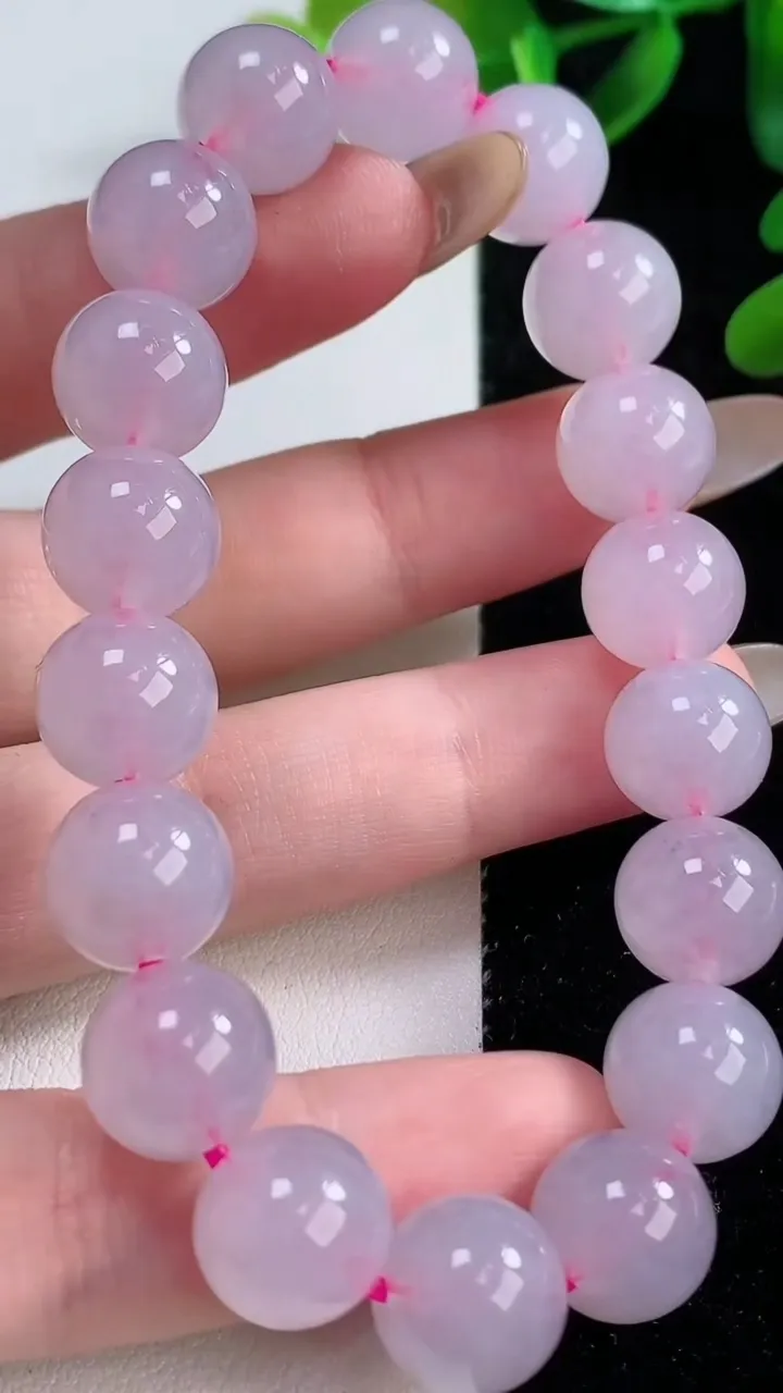 天然A货翡翠紫罗兰圆珠手串，尺寸11-18颗，重量:41.85g11月20日
工厂直销收藏佳品,种好水足，色泽均匀，有种有色，上手高大气！