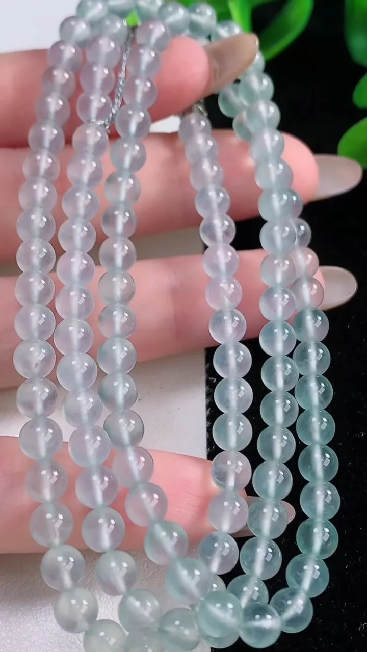 天然A货翡翠种飘花圆珠项链，尺寸5-118颗，重量:30.86g
11月20日