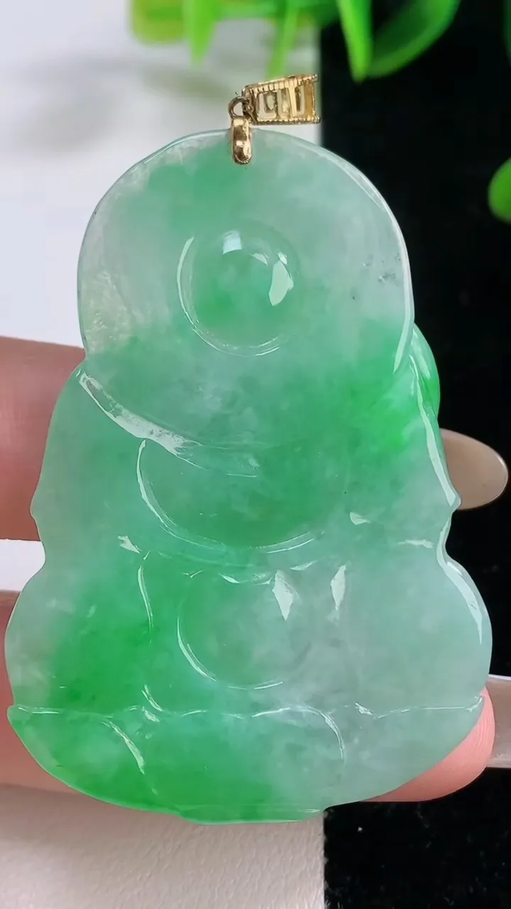 天然A货翡翠观音菩萨吊坠，尺寸53-37.5-5.3，重量:19.76g
11月20日