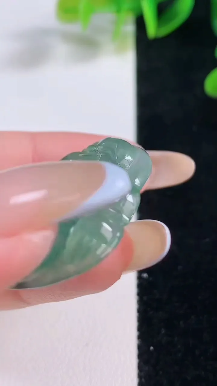 天然A货翡翠佛公吊坠，尺寸33-36-6.8，重量:11.84g
11月20日