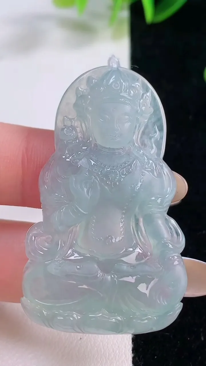 天然A货翡翠大势至菩萨吊坠，尺寸49.2-29.4-5.7，重量:14.87g
11月20日