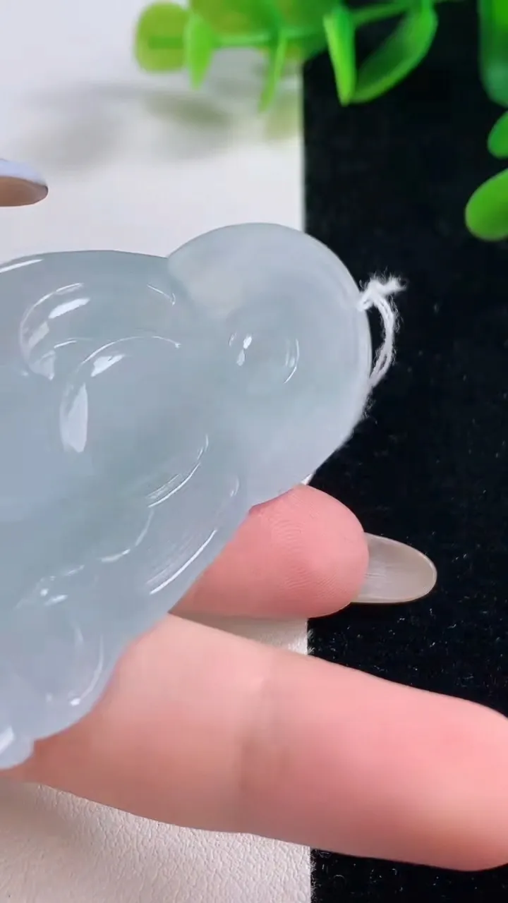 天然A货翡翠观音菩萨吊坠，尺寸70.7-38.8-6.5，重量:34.52g
11月20日